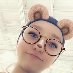 Meet your Posher, Alexis